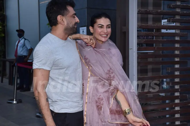 Pavitra Punia celebrates her birthday with Eijaz Khan