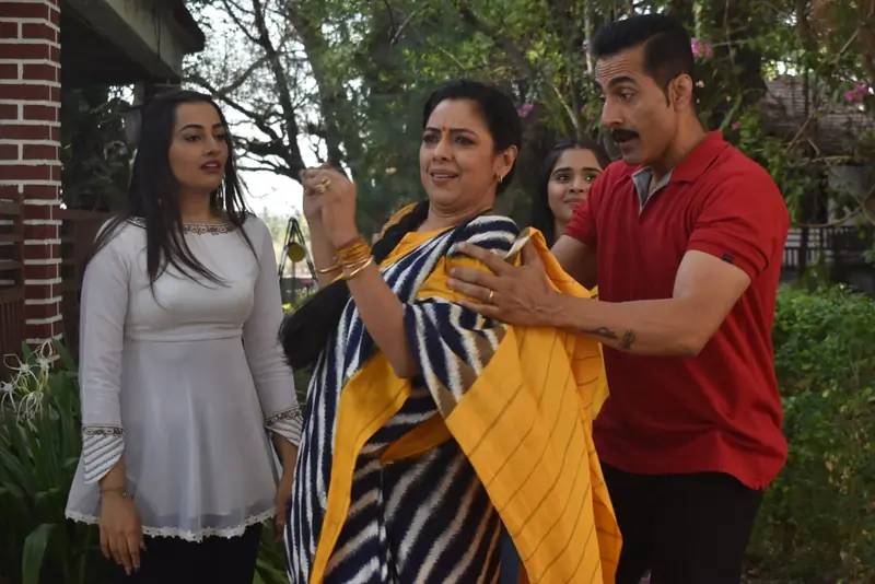 'Anupamaa': The Shahs cheer up Anupamaa with some dance
