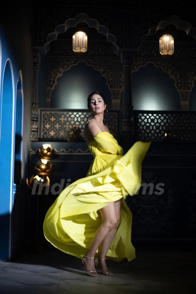 HIna Khan picture from Patthar Wargi song