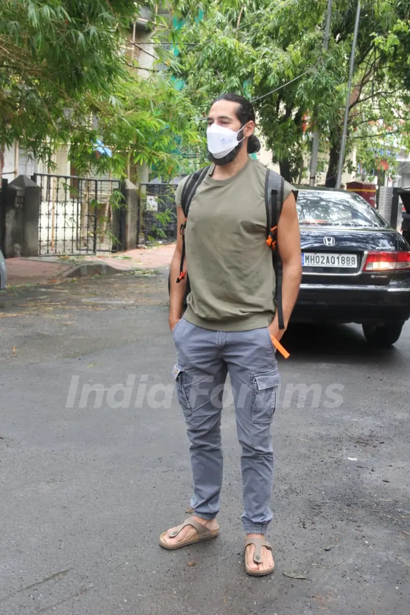 Dino Morea spotted in Bandra 