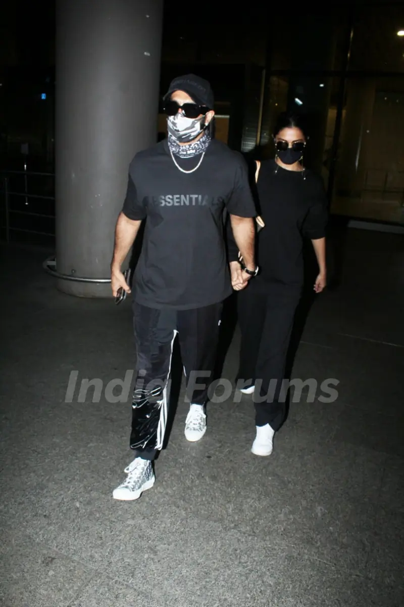 Deepika Padukone and Ranveer Singh spotted returning to Mumbai from Bengaluru