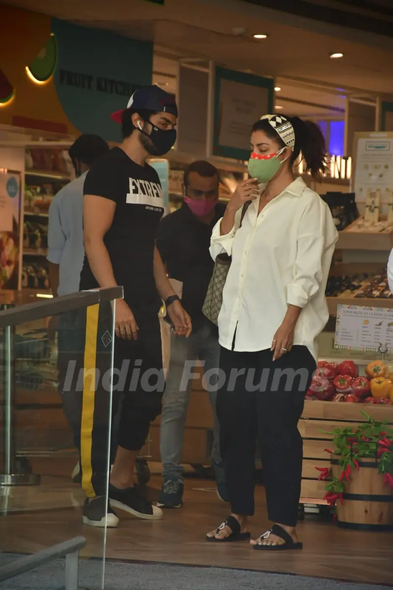 Gurmeet Chaudhary snapped with wife Debina Bannerjee Choudhary in Santacruz