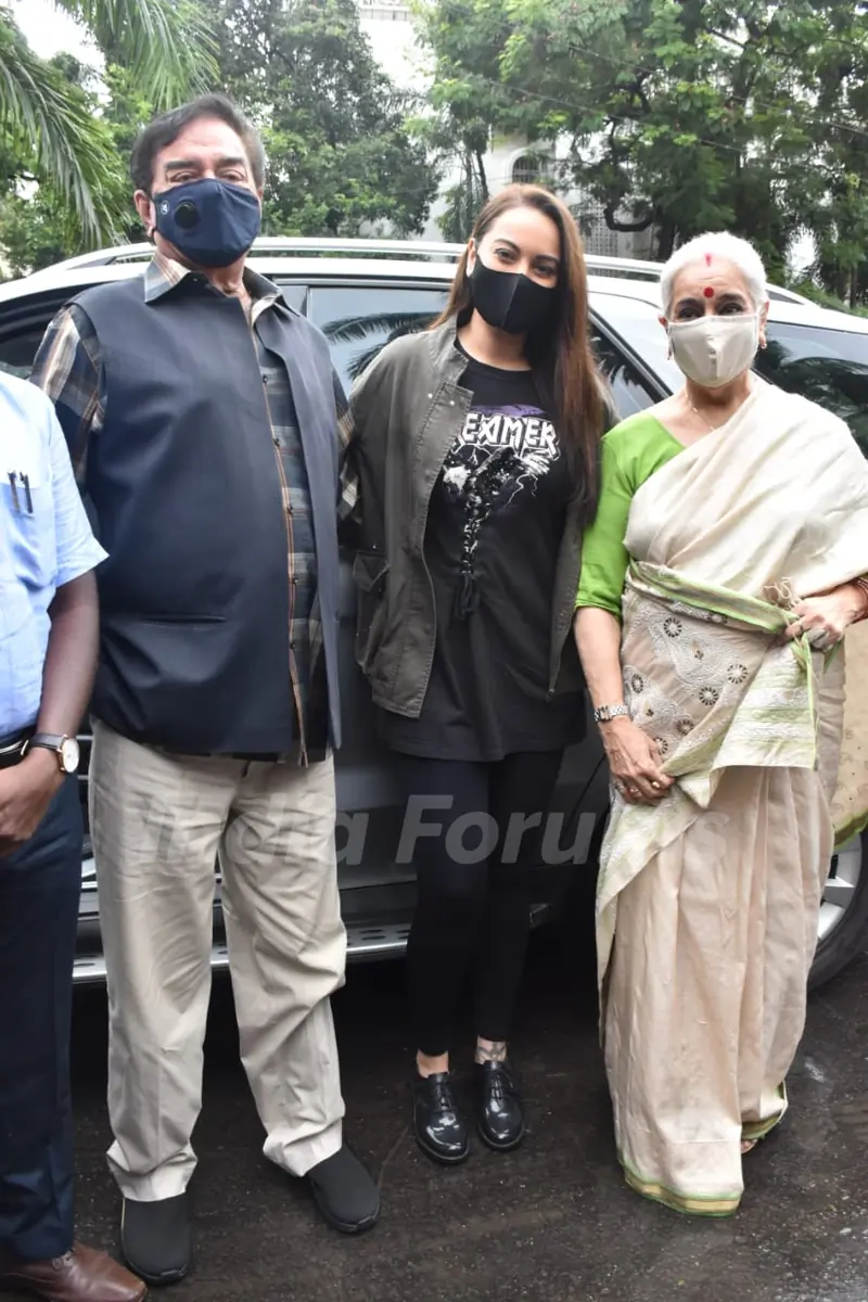 Sonakshi Sinha with Shatrughan and Poonam Sinha snapped at tree plantation in Juhu