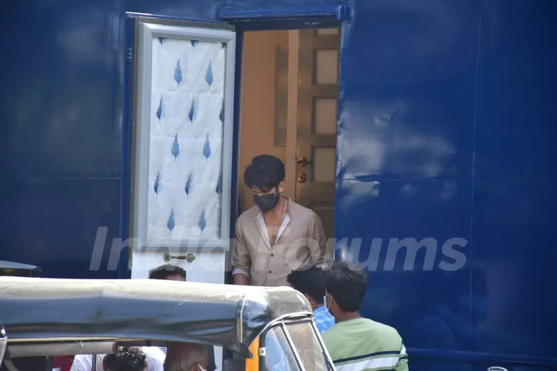 Shahid Kapoor snapped at a shoot in Bandra