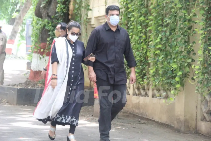 Vidya Balan and Siddharth Roy Kapur at Dilip Kumar's funeral