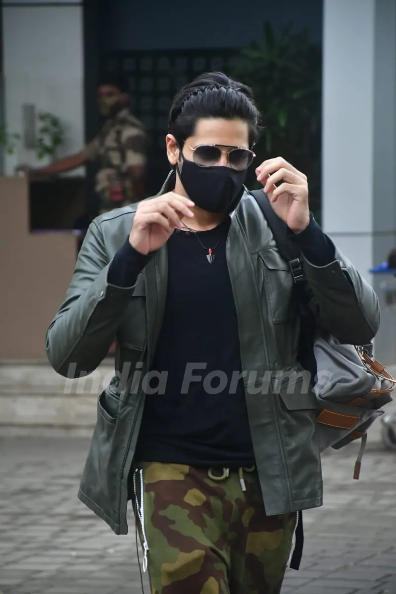 Sidharth Malhotra snapped at Kalina airport