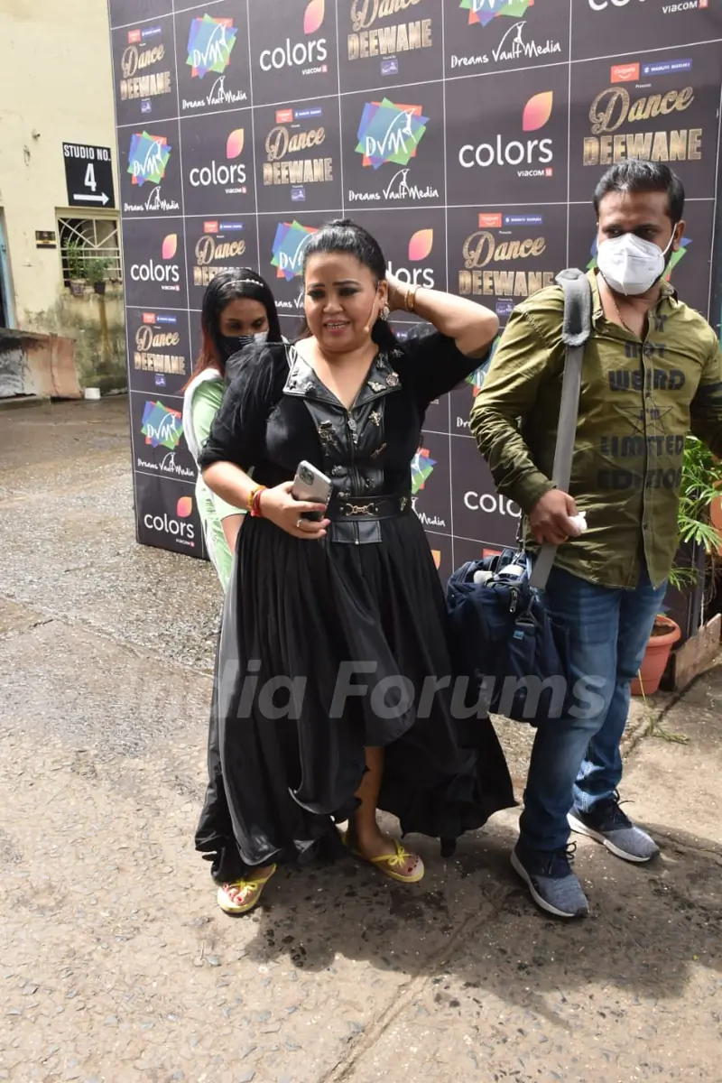 Bharti Singh snapped on the sets of Dance Deewane