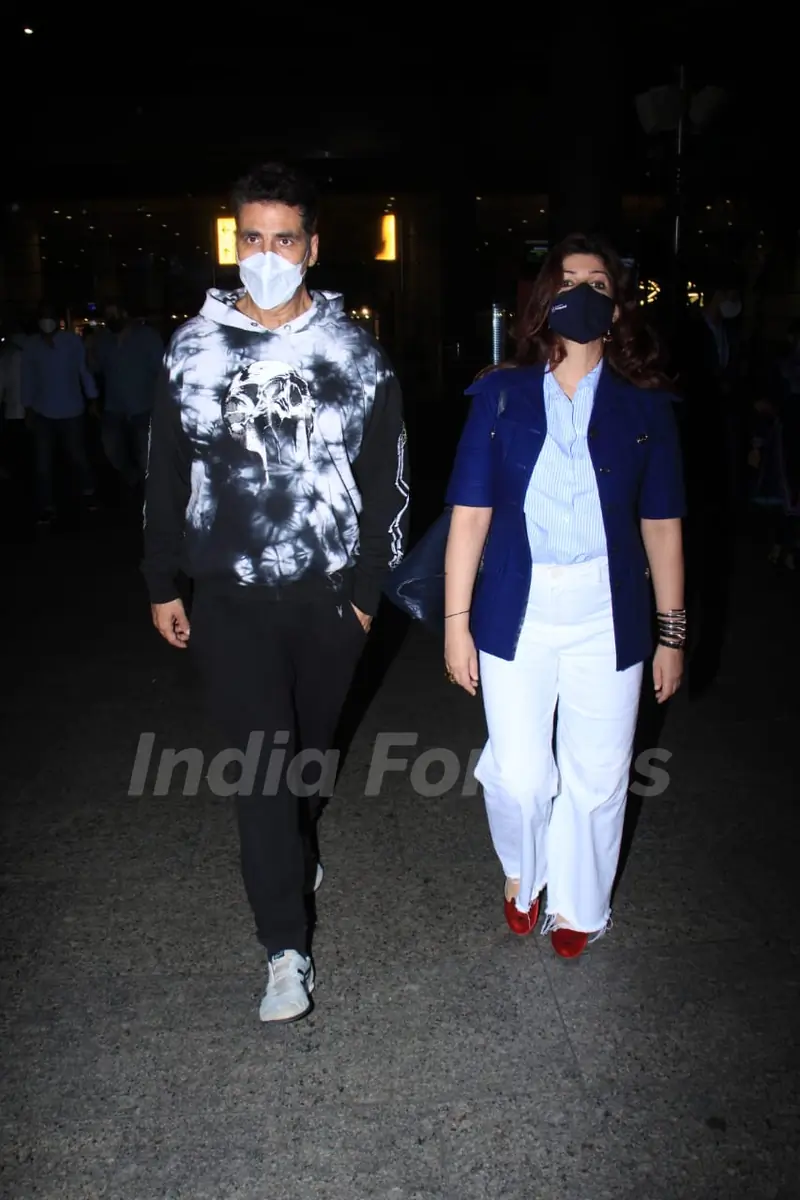Akshay Kumar, Twinkle Khanna snapped returning from Delhi