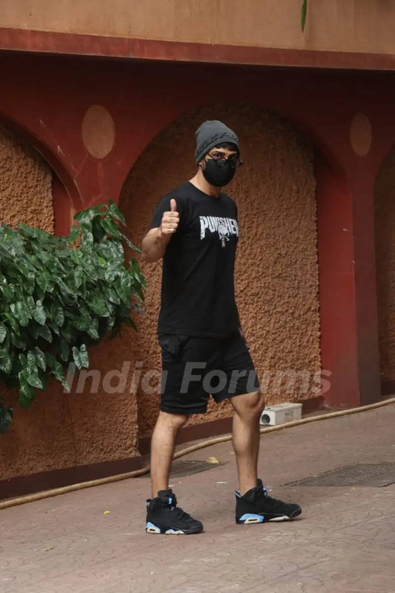 Prateik Babbar snapped in Bandra
