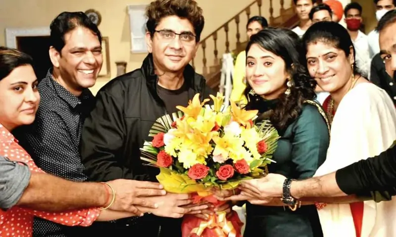 Shivangi Joshi with DKP team