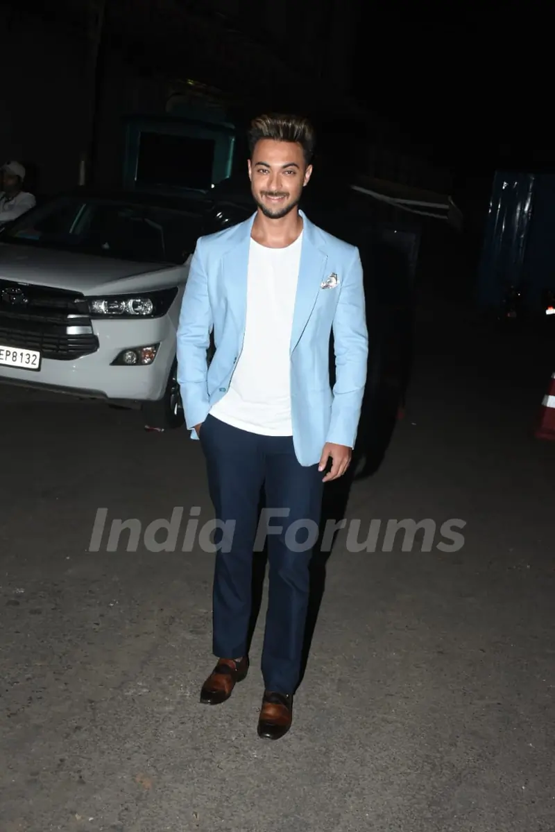 Salman Khan, Aayush Sharma and Mahima Makwana on the sets of The Big Picture 