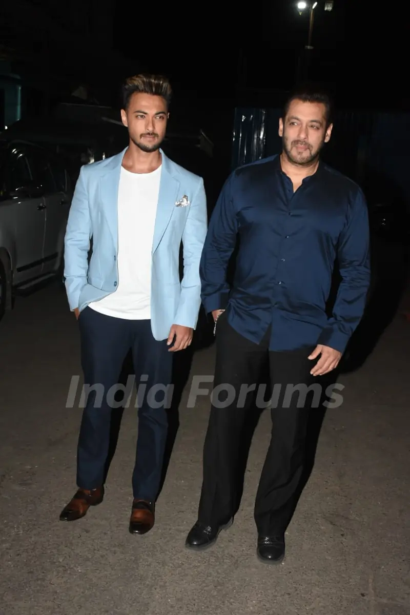 Salman Khan, Aayush Sharma and Mahima Makwana on the sets of The Big Picture 