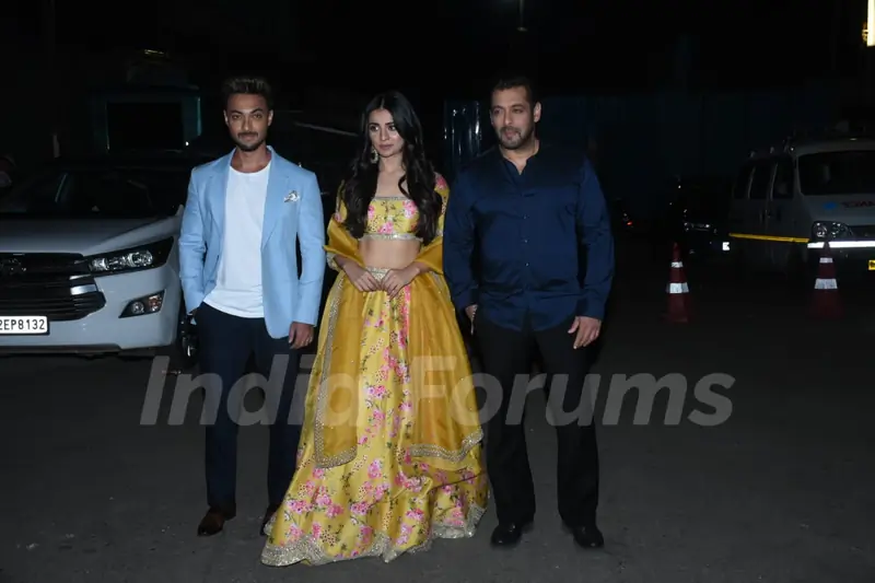 Salman Khan, Aayush Sharma and Mahima Makwana on the sets of The Big Picture 