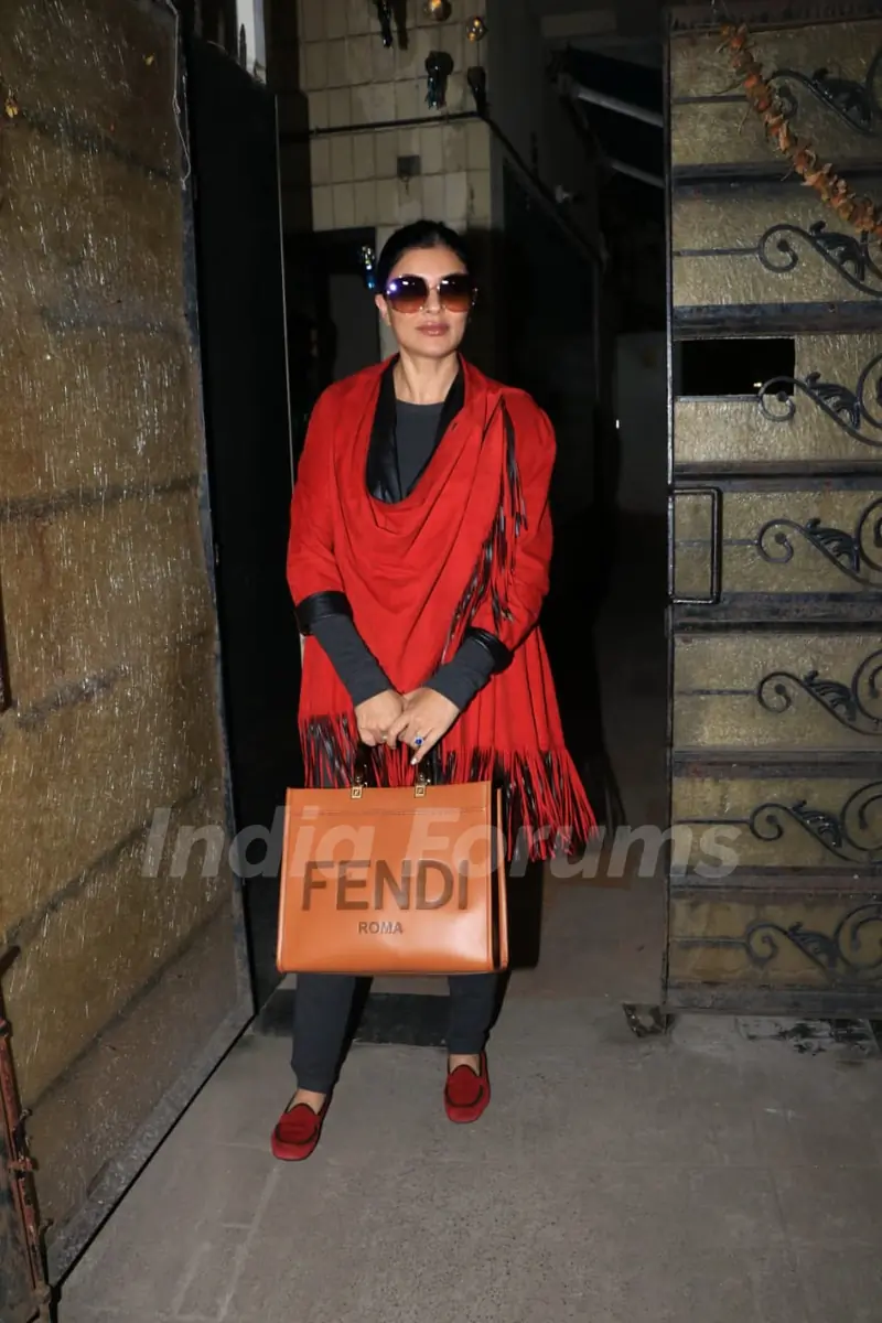 Sushmita Sen With Family Snapped in Bandra