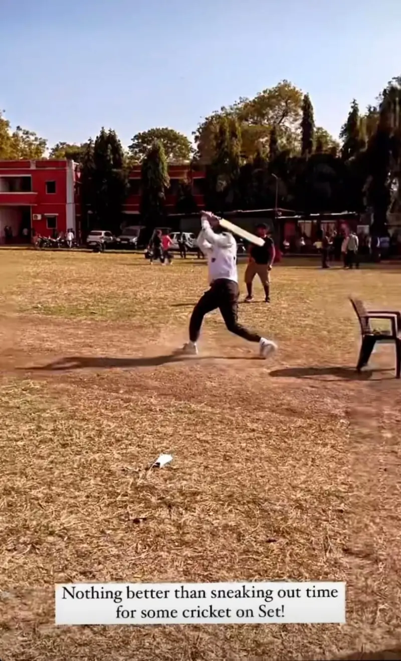 Vicky Kaushal showing off batting skills