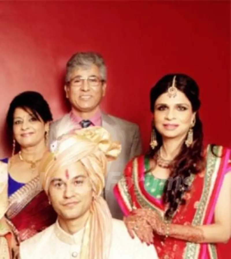 Kunal Khemu with his parents and Saba Ali Khan
