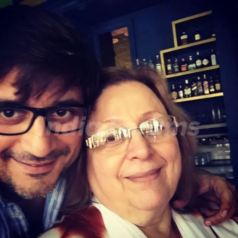 Goldie Behl With His Mother