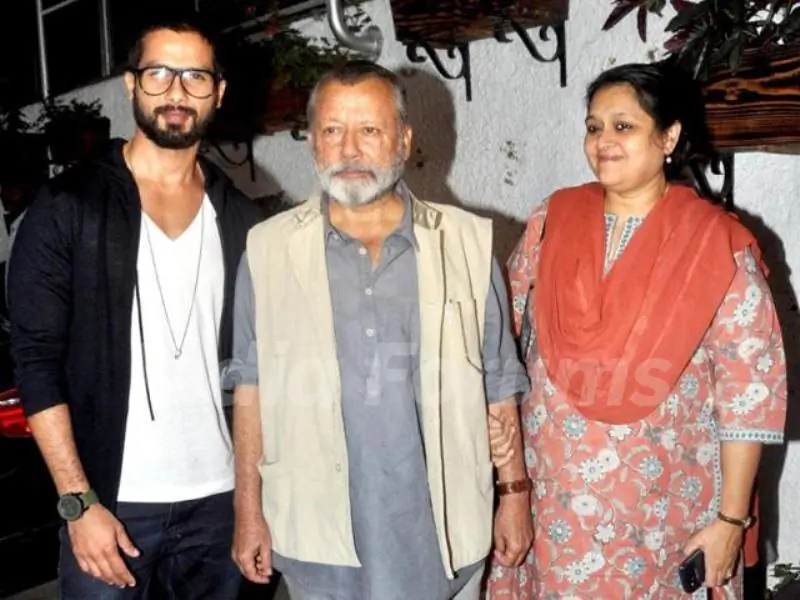 Shahid Kapoor With His Father And Step-Mother