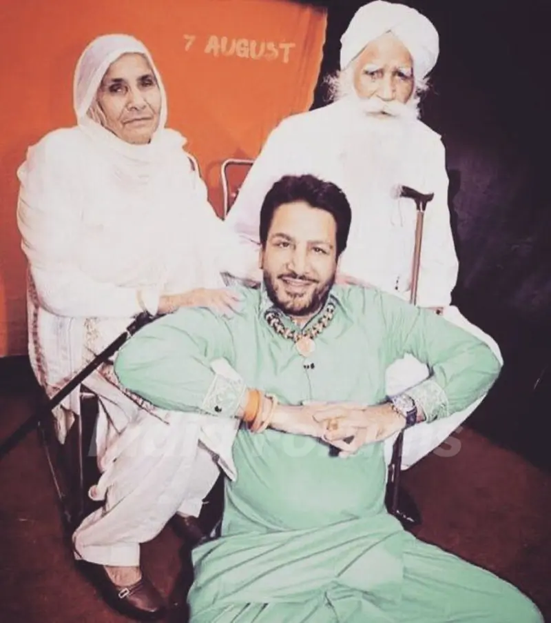 Gurdas maan with his parents