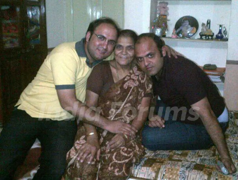 Deepak Pareek with his Mother and Brother