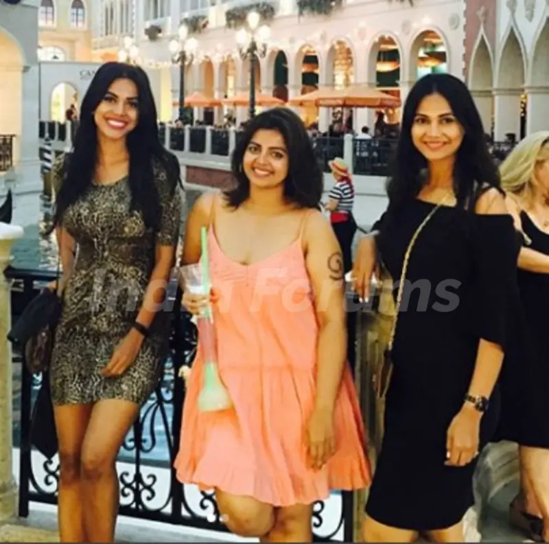 Natasha Suri With Her Sisters