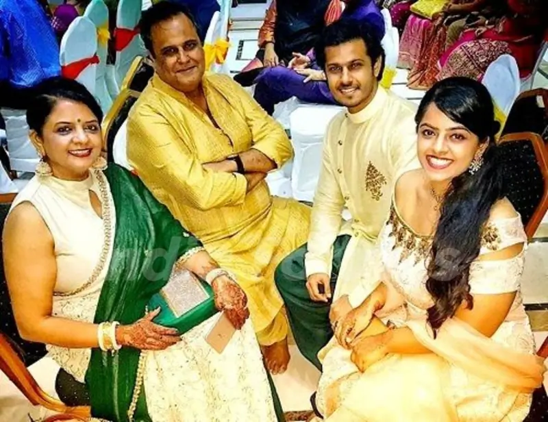 Neil Bhatt with his parents and sister Shikha Bhatt