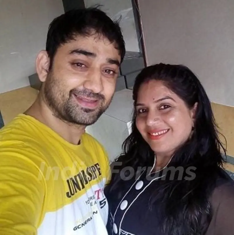 Dheeraj Miglani with his wife