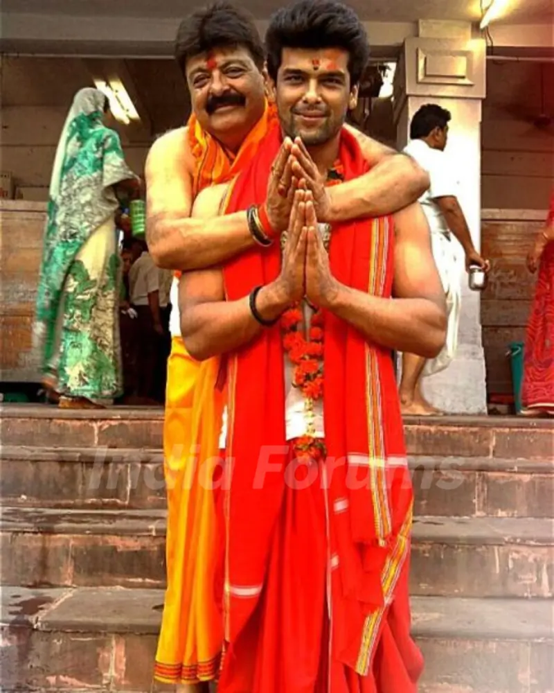 Kushal Tandon with his father