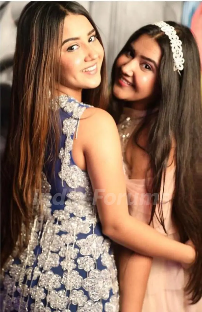 Roshni Walia with her sister Noor Walia