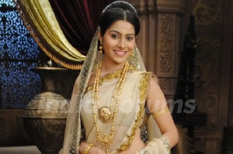 Aparna Dixit as Ambika
