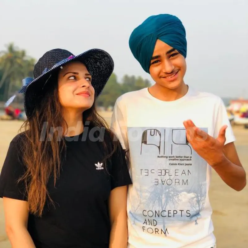 Himanshi Khurana with her brother Apram Deep