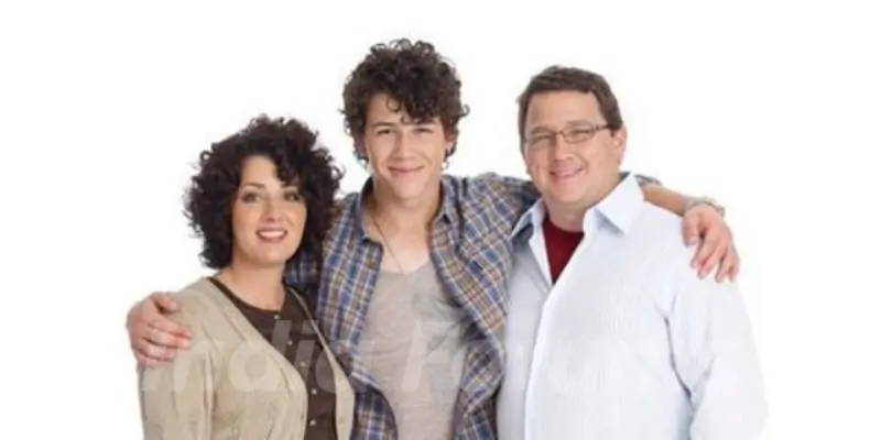 Nick Jonas with his Parents