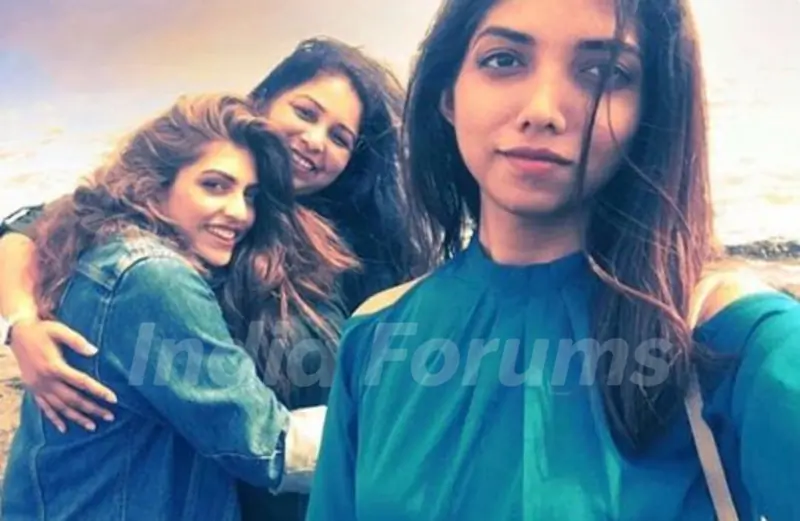 Shruti Sinha with her mother and sister