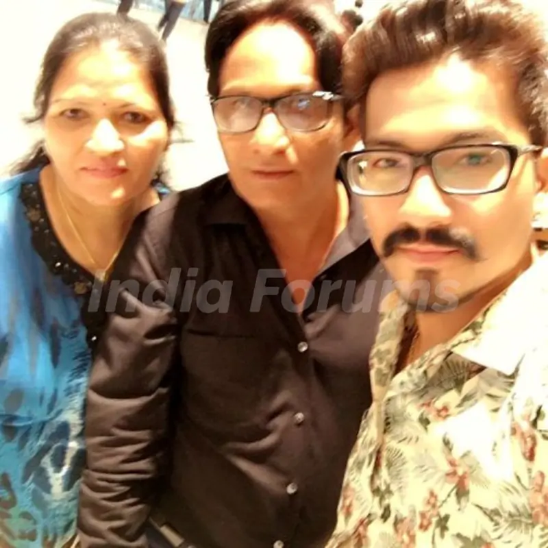 Haarsh Limbachiyaa with his parents