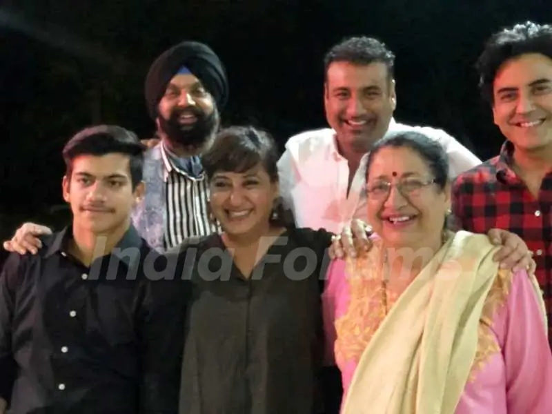 Karan Oberoi With His Parents And Siblings