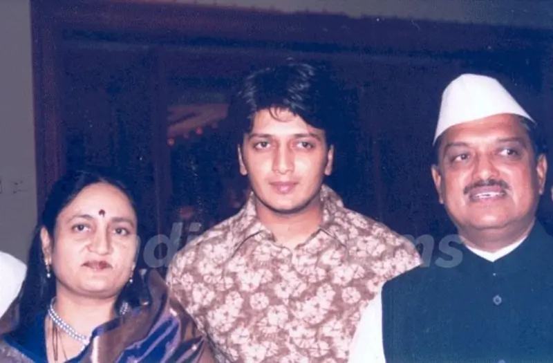 Riteish Deshmukh with his parents
