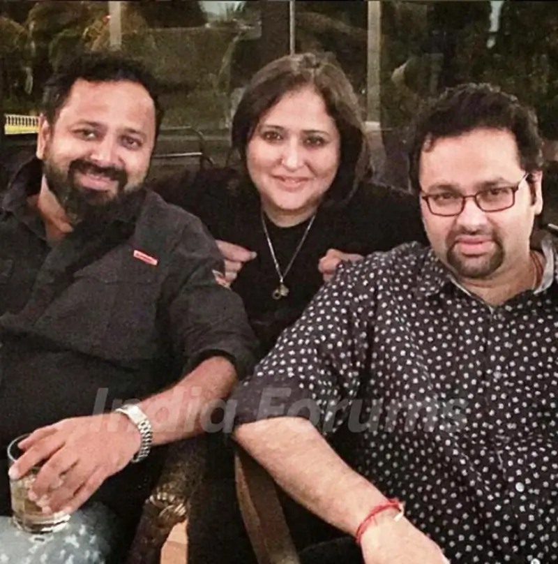 Nikkhil Advani With His Sister And Brother
