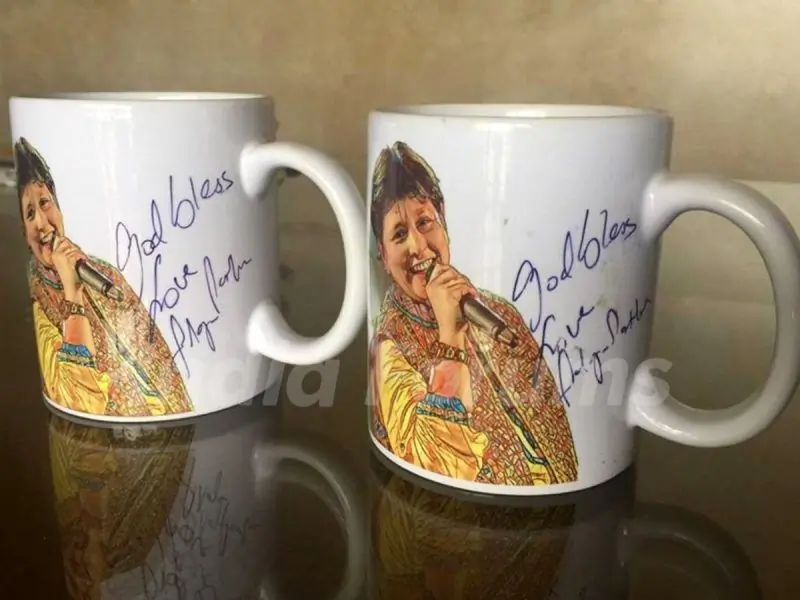Falguni Pathak's Signature