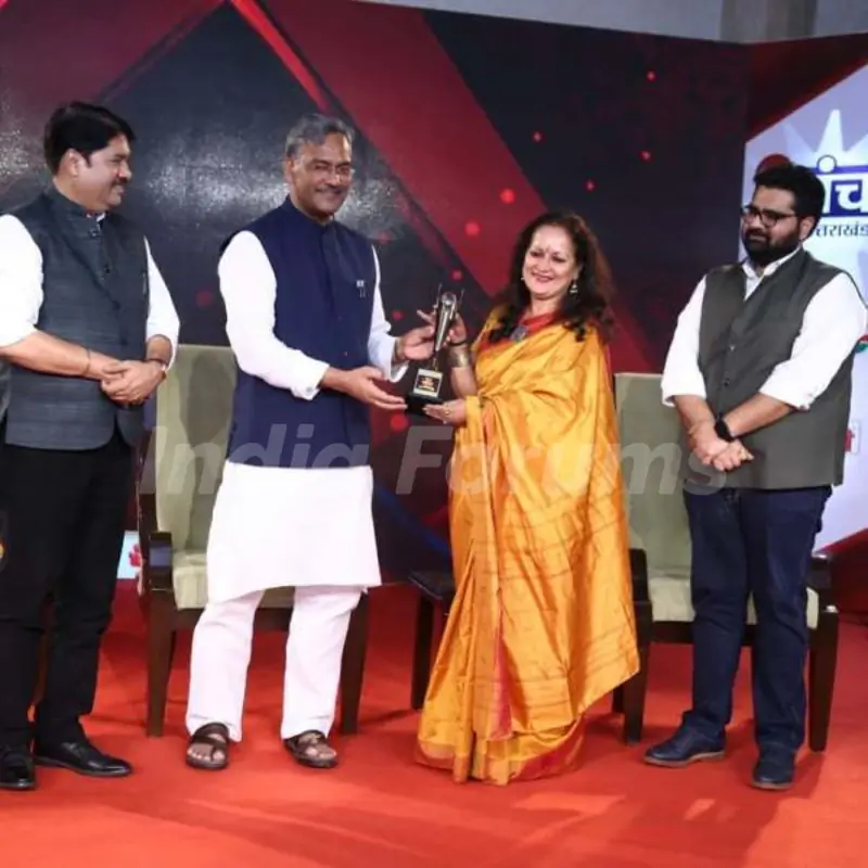 Himani Shivpuri rReceiving The Uttarakhand Gaurav Samman