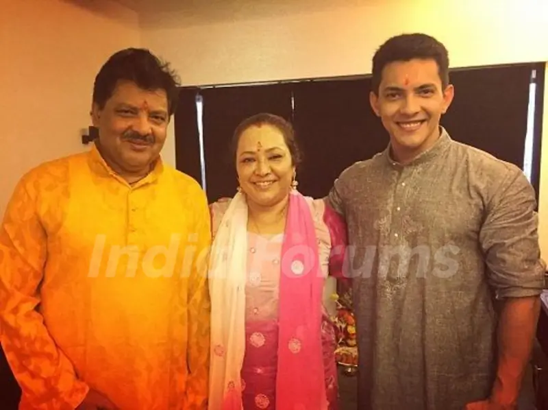 Aditya Narayan with his Parents