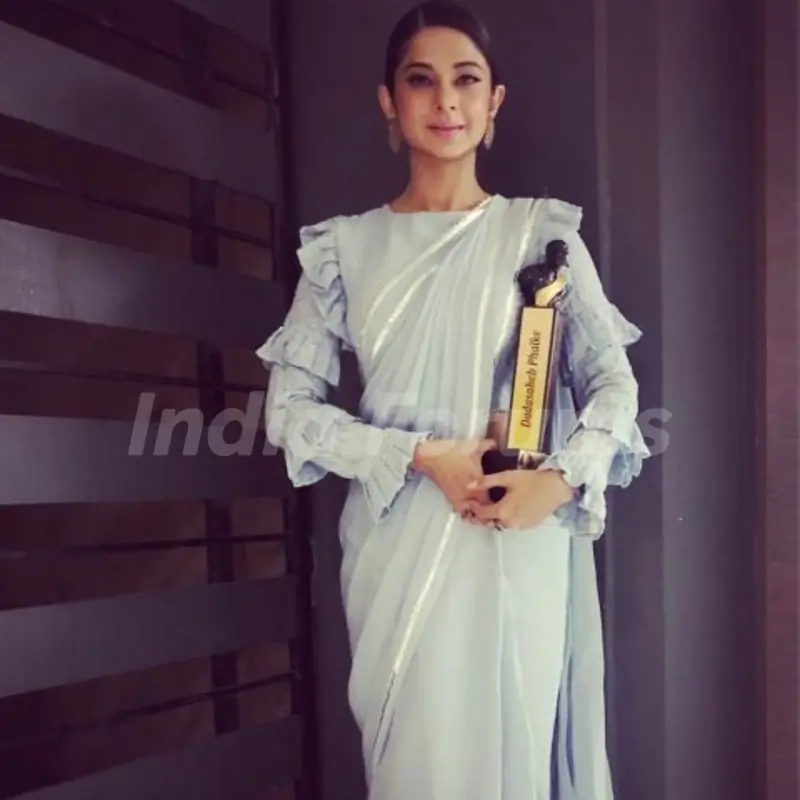 Jennifer Winget with Dadasaheb Phalke Award