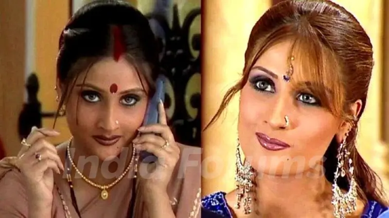 Urvashi Dholakia as Komolika