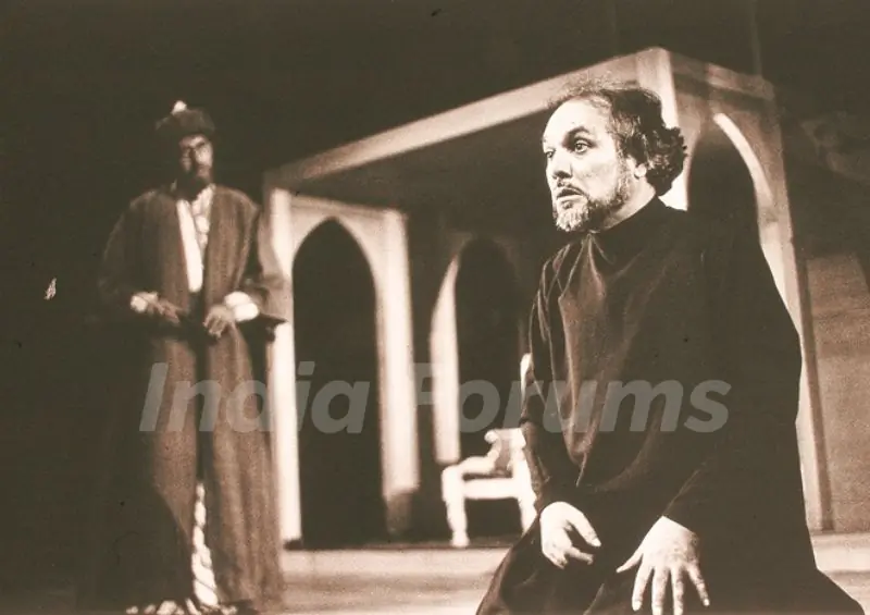 Manohar Singh as Tughlaq the despotic king in the play Tughlaq