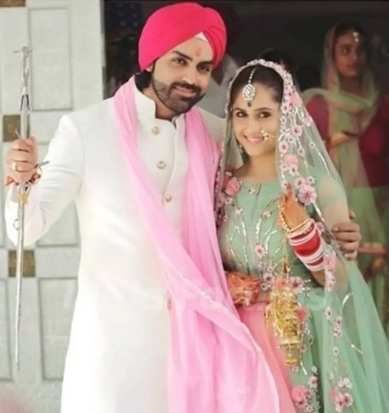 hunar-hale-with-her-husband-mayank-gandhi