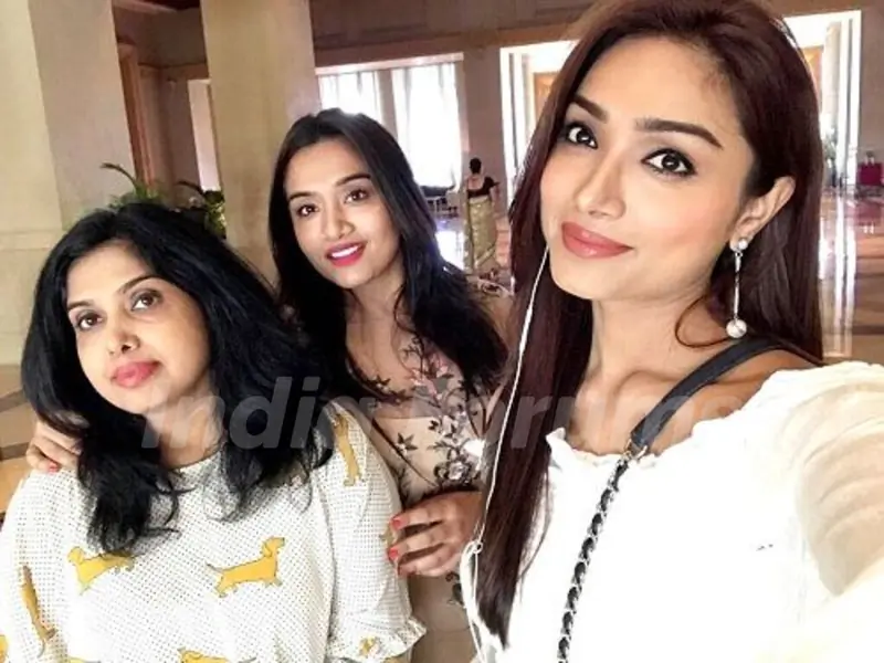 Aishwarya Devan with her mother Sheeja Devan and sister Gouthami Devan