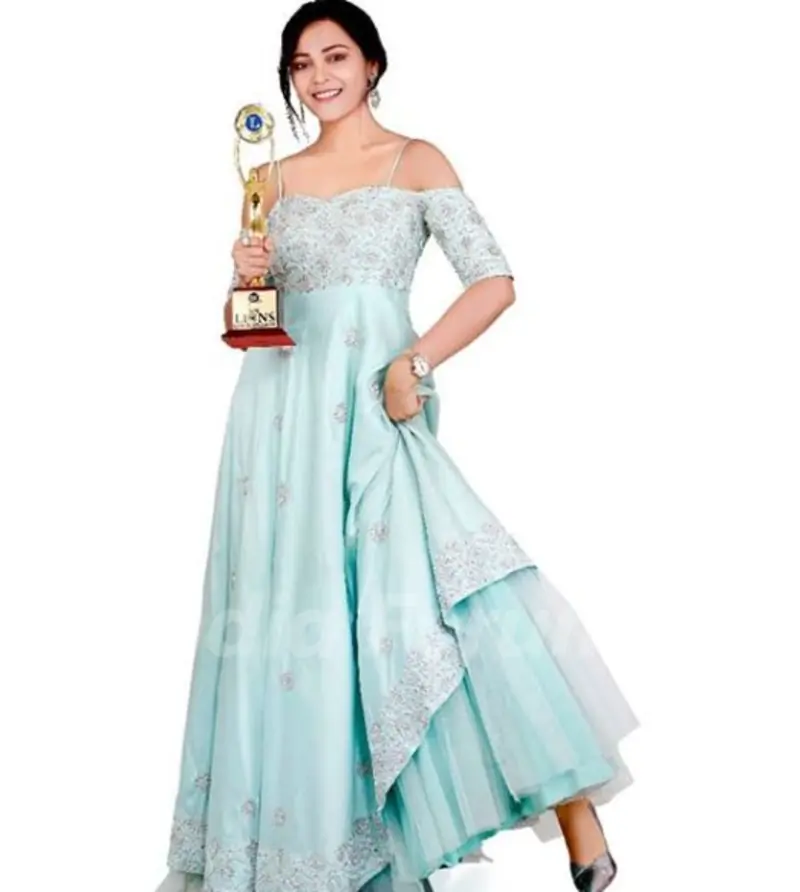 Kaveri Priyam with an award