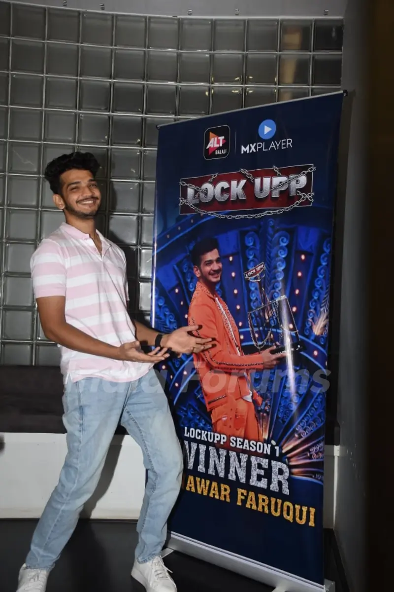 Munawar Faruqui snap at Balaji office