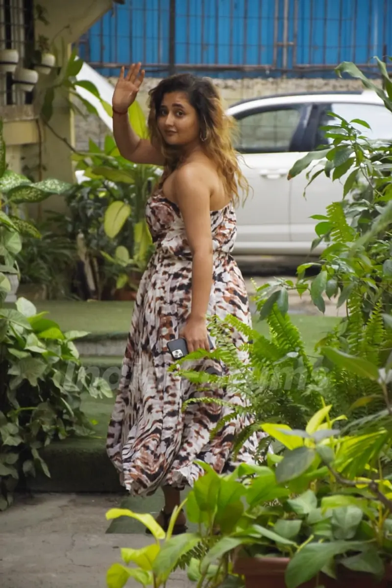 Rashami Desai snapped at Juhu