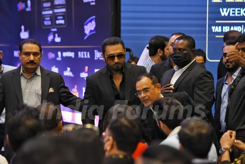 Yo Yo Honey Singh poses to paparazzi at IIFA awards press conference in Abu Dhabi