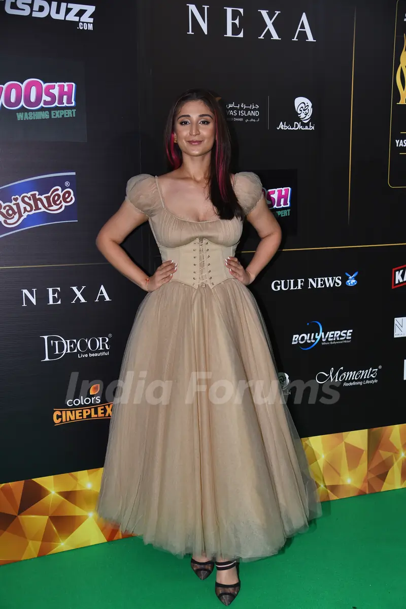 Dhvani Bhanushali poses to paparazzi at green carpet of IIFA awards 2022 in Abu Dhabi